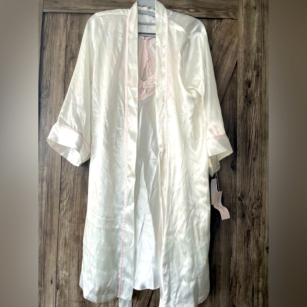 NWT bridal slip and robe, ivory with pink detailing & lace - perfect for photos!